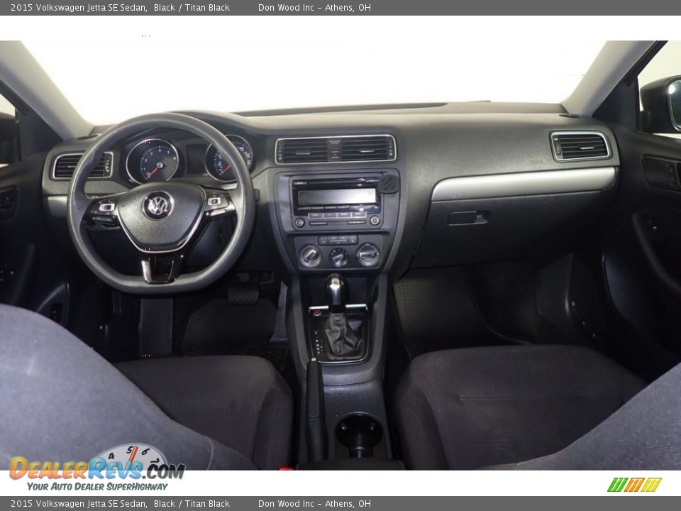 Dashboard of 2015 Volkswagen Jetta SE Sedan Photo #24