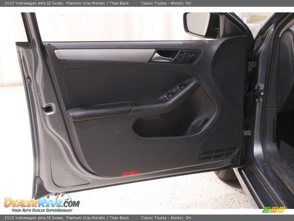 Door Panel of 2015 Volkswagen Jetta SE Sedan Photo #4