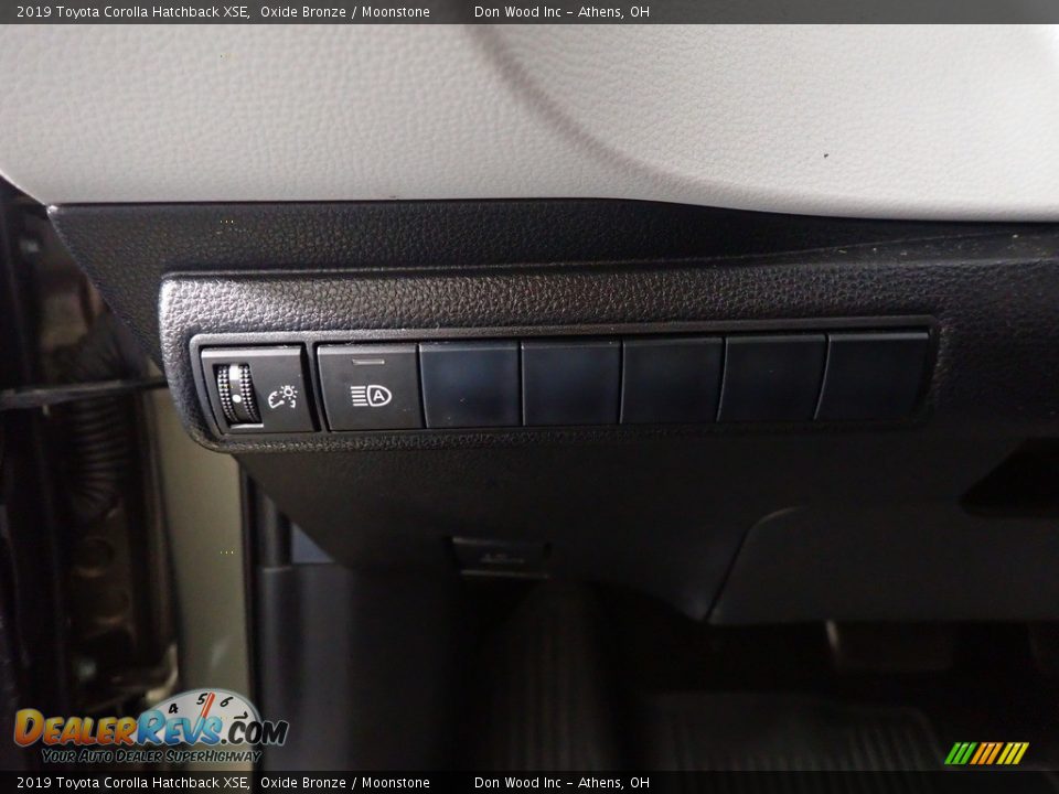 2019 Toyota Corolla Hatchback XSE Oxide Bronze / Moonstone Photo #30