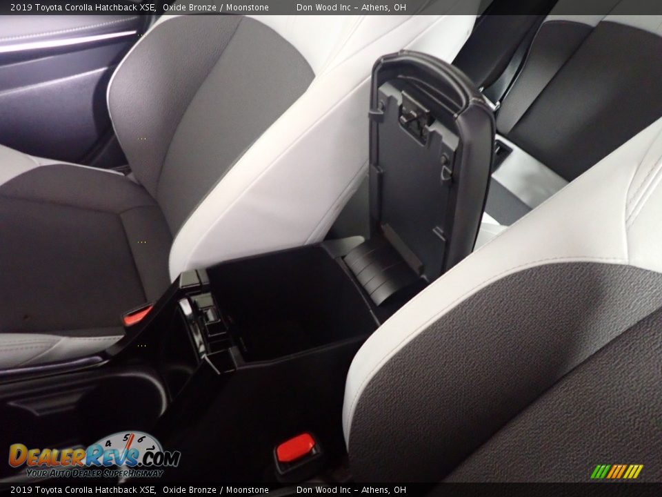 2019 Toyota Corolla Hatchback XSE Oxide Bronze / Moonstone Photo #32