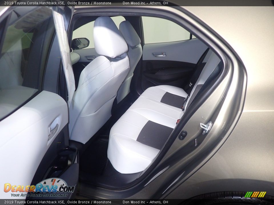 2019 Toyota Corolla Hatchback XSE Oxide Bronze / Moonstone Photo #34