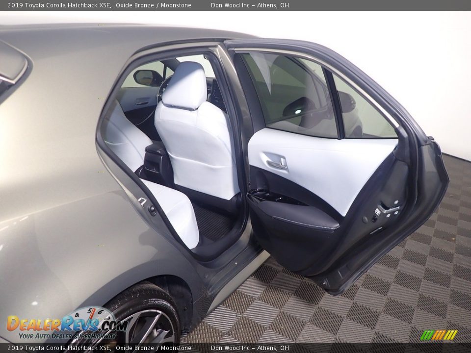 2019 Toyota Corolla Hatchback XSE Oxide Bronze / Moonstone Photo #35