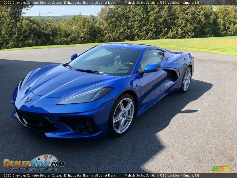Front 3/4 View of 2021 Chevrolet Corvette Stingray Coupe Photo #1