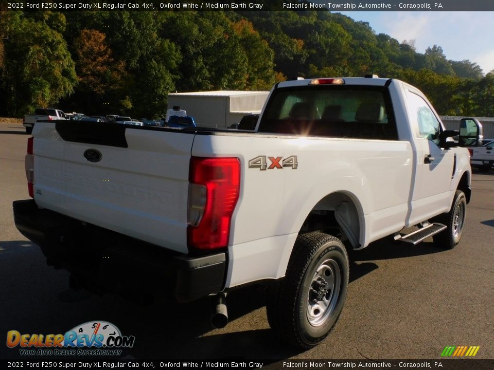 2022 Ford F250 Super Duty XL Regular Cab 4x4 Oxford White / Medium Earth Gray Photo #2