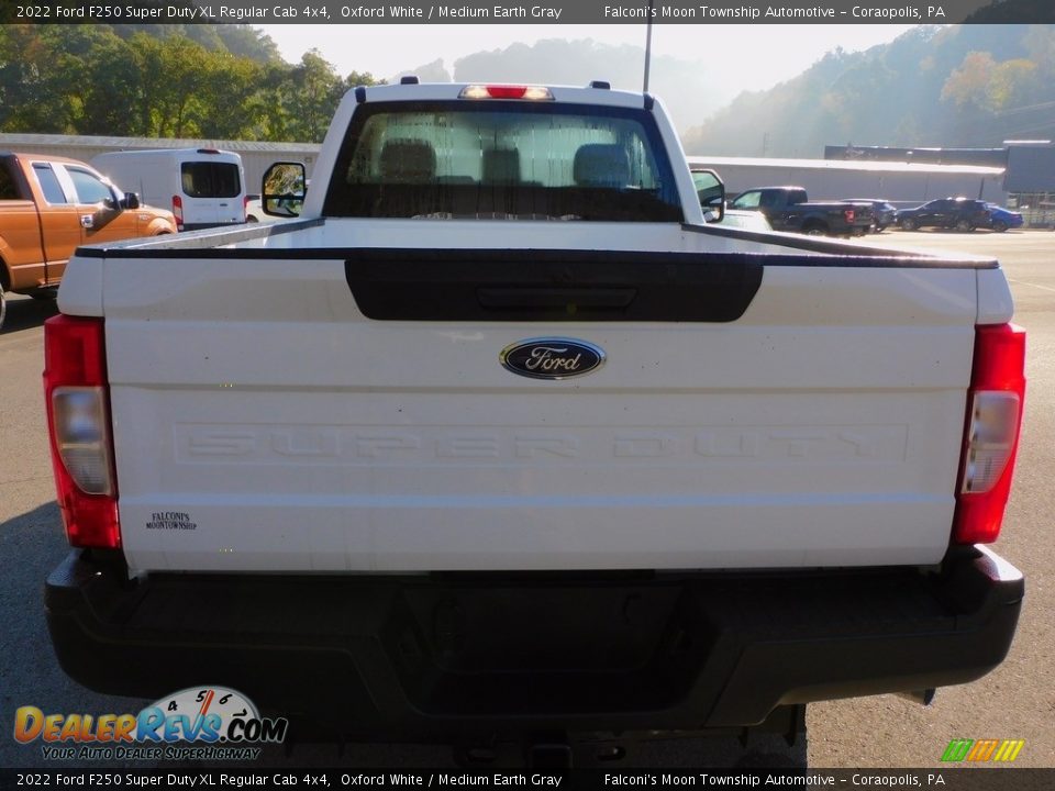 2022 Ford F250 Super Duty XL Regular Cab 4x4 Oxford White / Medium Earth Gray Photo #3