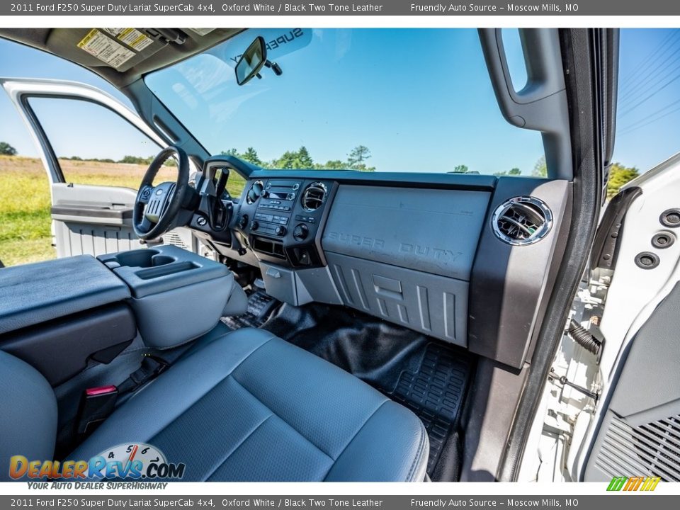2011 Ford F250 Super Duty Lariat SuperCab 4x4 Oxford White / Black Two Tone Leather Photo #29