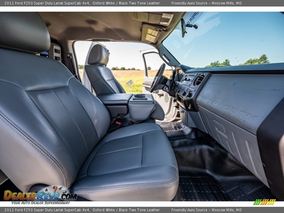 2011 Ford F250 Super Duty Lariat SuperCab 4x4 Oxford White / Black Two Tone Leather Photo #30