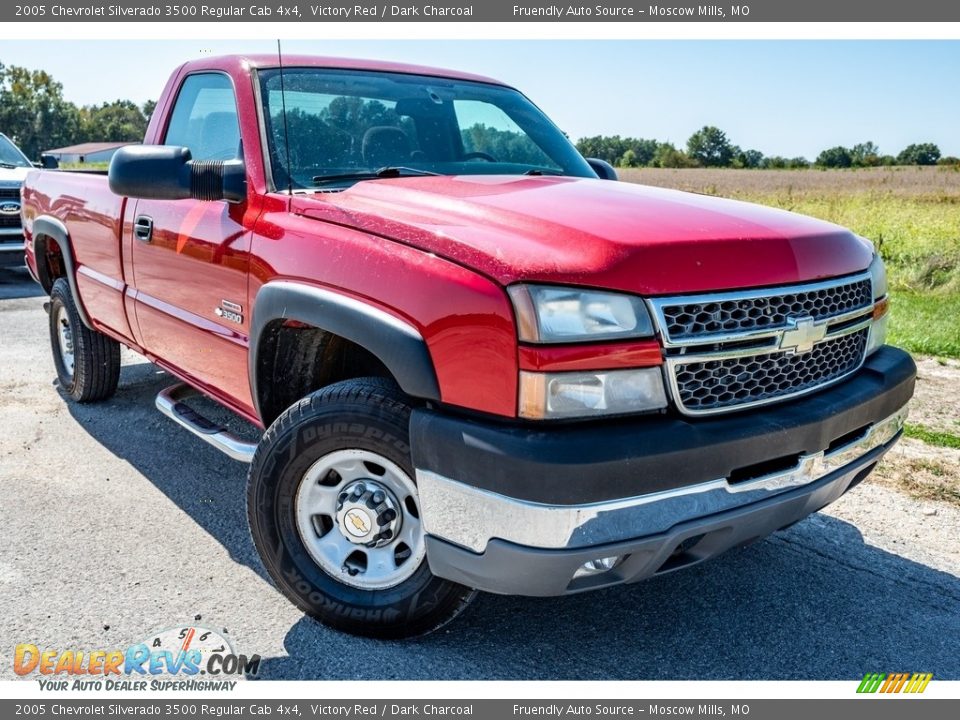 Front 3/4 View of 2005 Chevrolet Silverado 3500 Regular Cab 4x4 Photo #1