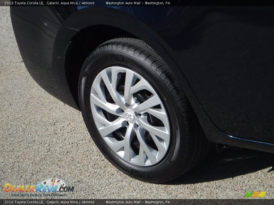 2019 Toyota Corolla LE Galactic Aqua Mica / Almond Photo #11