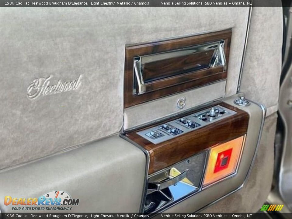 Controls of 1986 Cadillac Fleetwood Brougham D'Elegance Photo #21