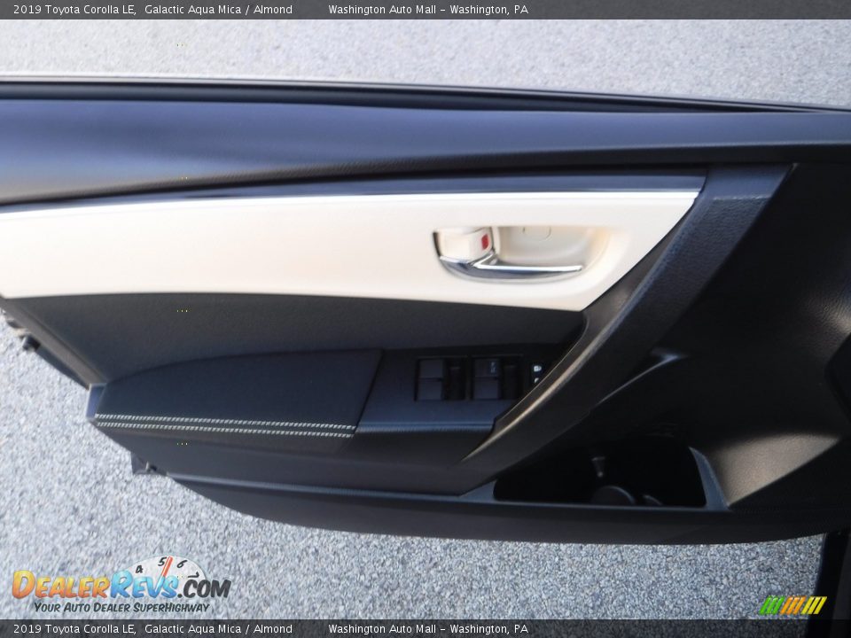 2019 Toyota Corolla LE Galactic Aqua Mica / Almond Photo #19