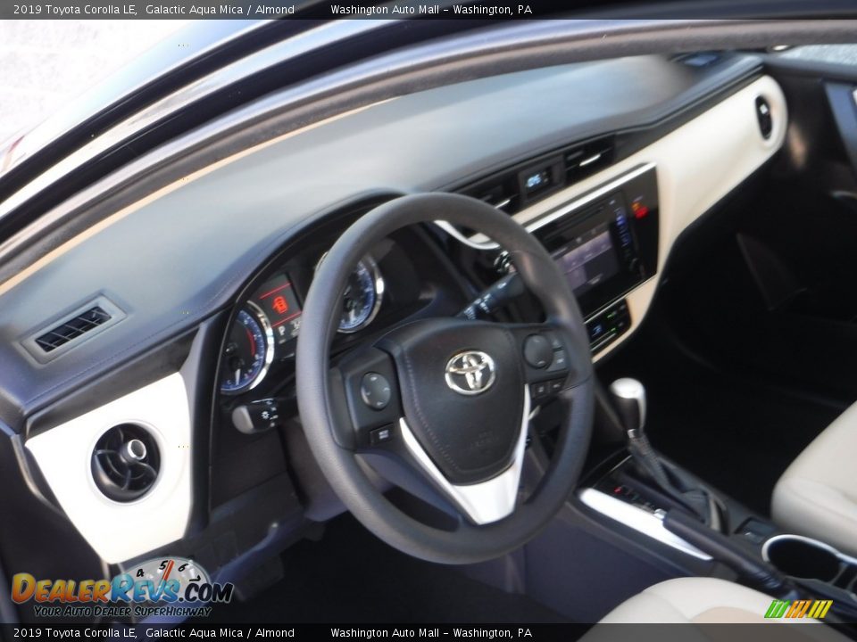 2019 Toyota Corolla LE Galactic Aqua Mica / Almond Photo #20