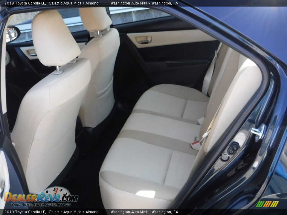 2019 Toyota Corolla LE Galactic Aqua Mica / Almond Photo #30