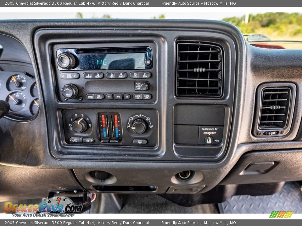 Controls of 2005 Chevrolet Silverado 3500 Regular Cab 4x4 Photo #28