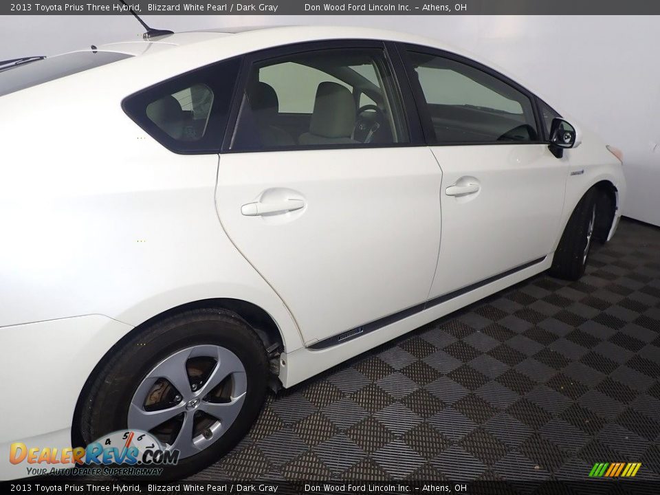2013 Toyota Prius Three Hybrid Blizzard White Pearl / Dark Gray Photo #20