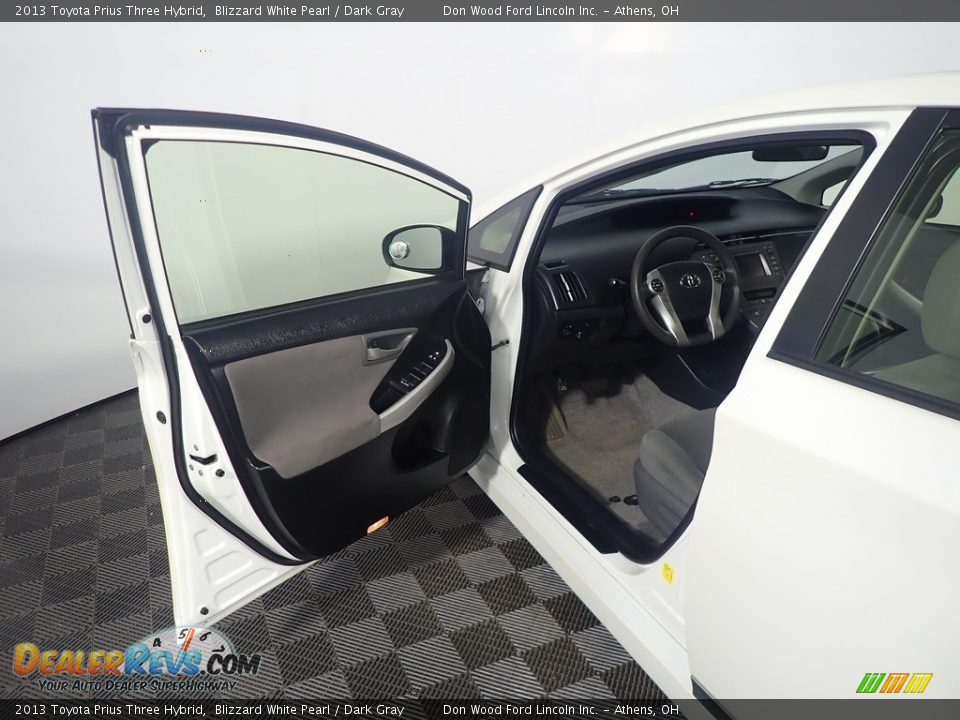 2013 Toyota Prius Three Hybrid Blizzard White Pearl / Dark Gray Photo #21