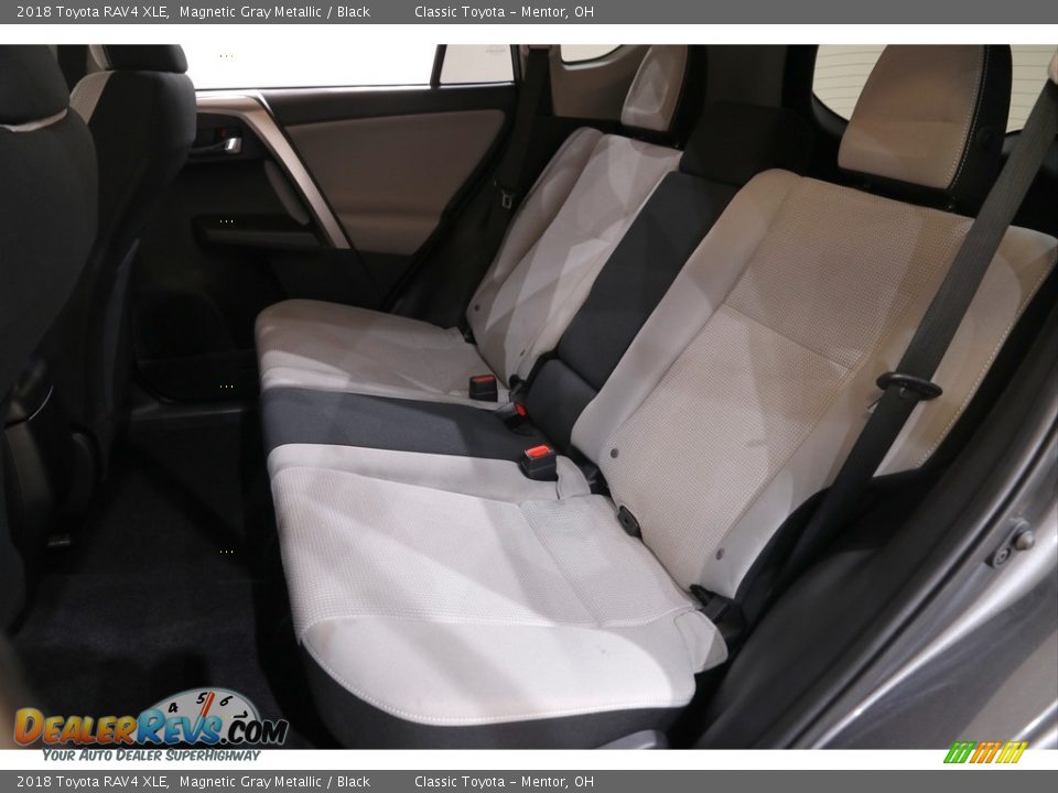 2018 Toyota RAV4 XLE Magnetic Gray Metallic / Black Photo #15