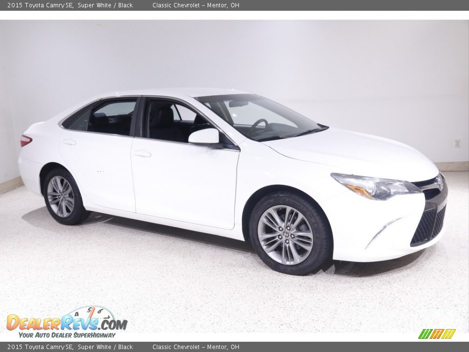 2015 Toyota Camry SE Super White / Black Photo #1