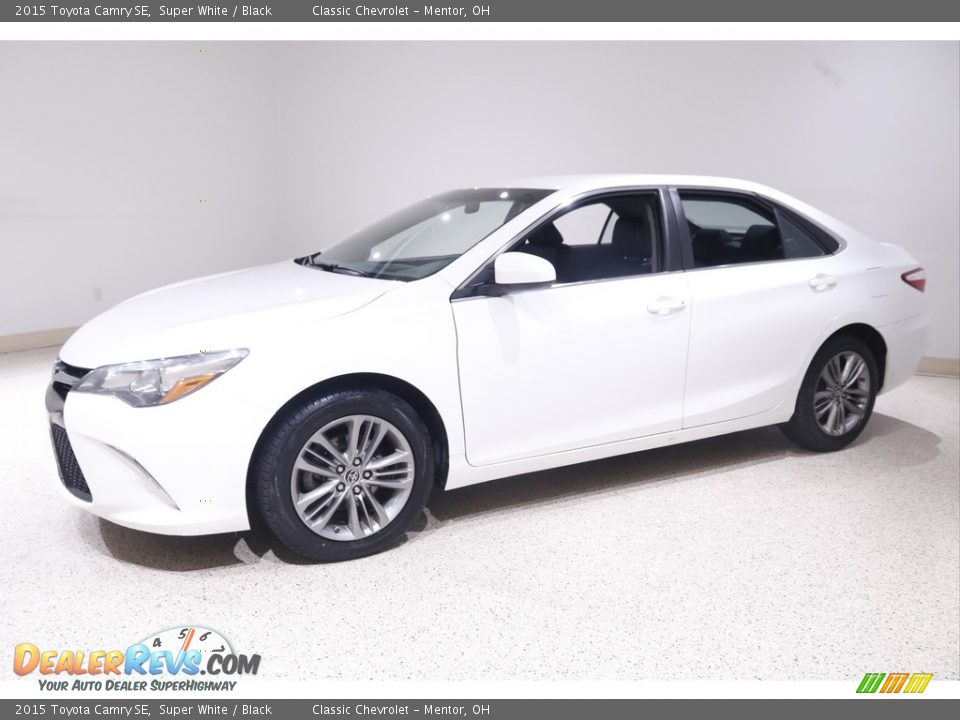 2015 Toyota Camry SE Super White / Black Photo #3