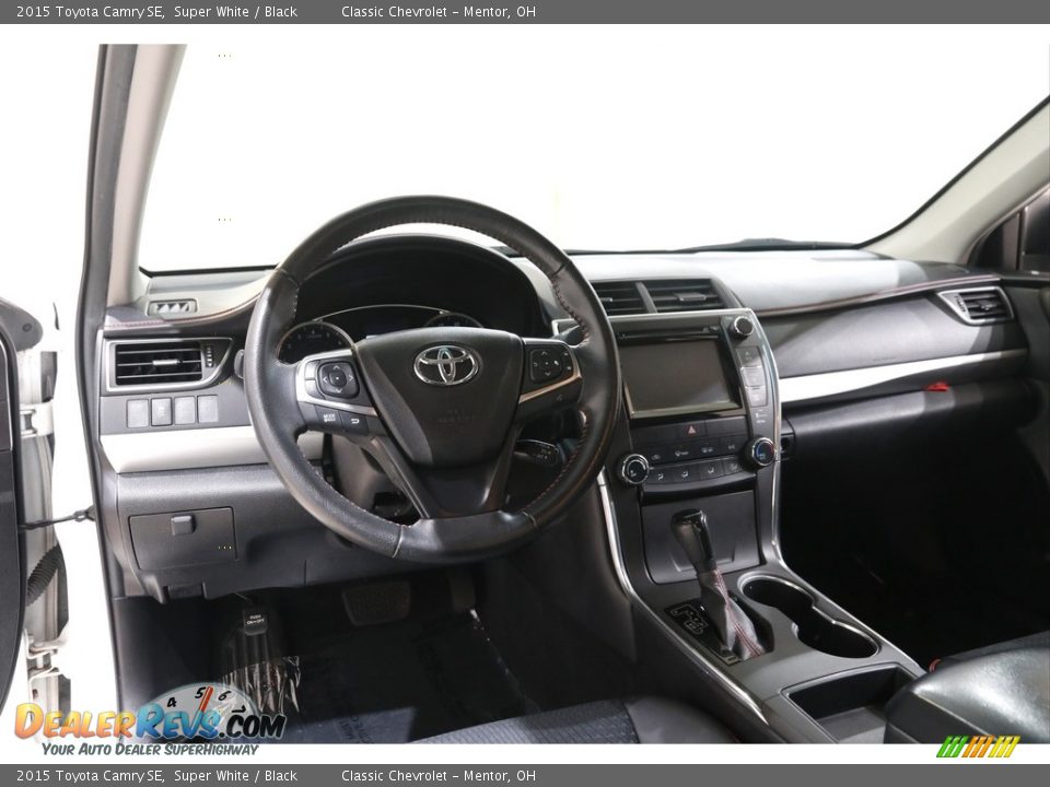 2015 Toyota Camry SE Super White / Black Photo #6