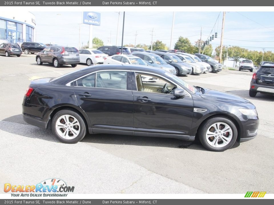 2015 Ford Taurus SE Tuxedo Black Metallic / Dune Photo #4