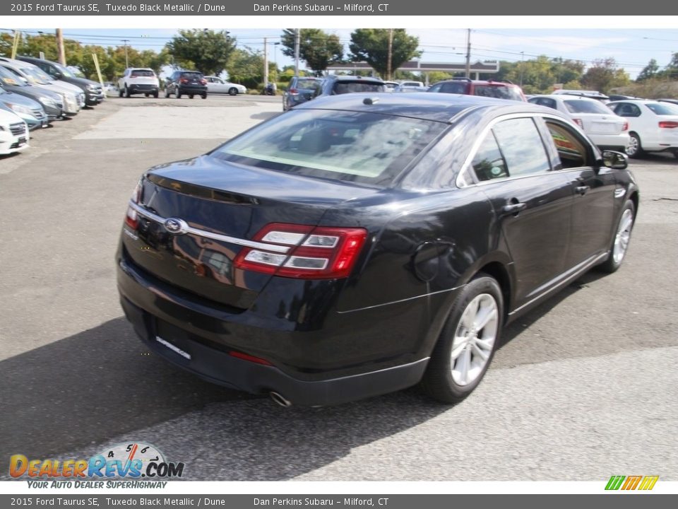 2015 Ford Taurus SE Tuxedo Black Metallic / Dune Photo #5