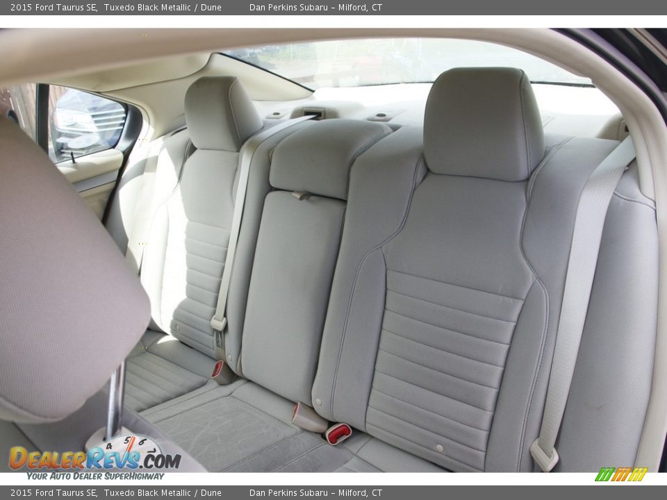 2015 Ford Taurus SE Tuxedo Black Metallic / Dune Photo #12