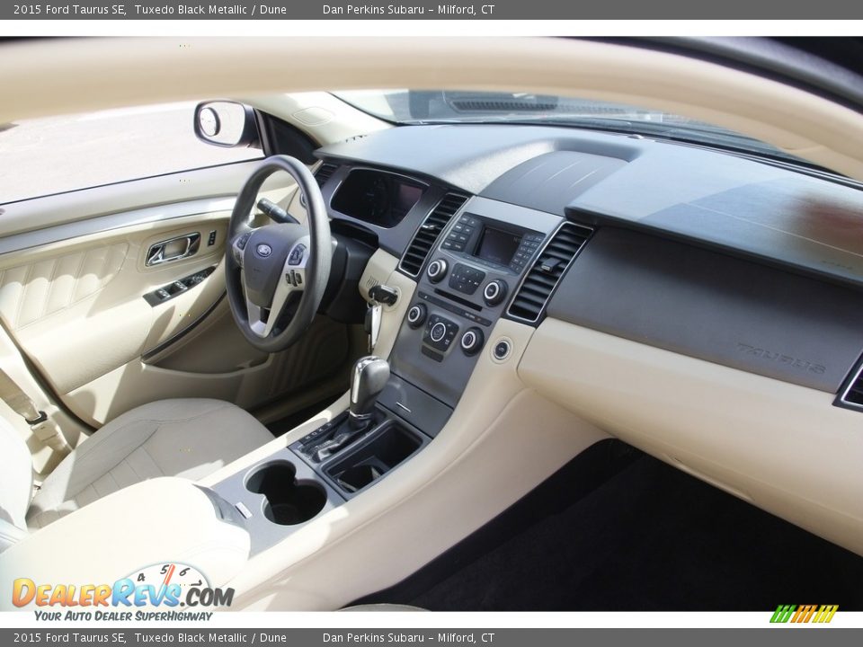 2015 Ford Taurus SE Tuxedo Black Metallic / Dune Photo #15