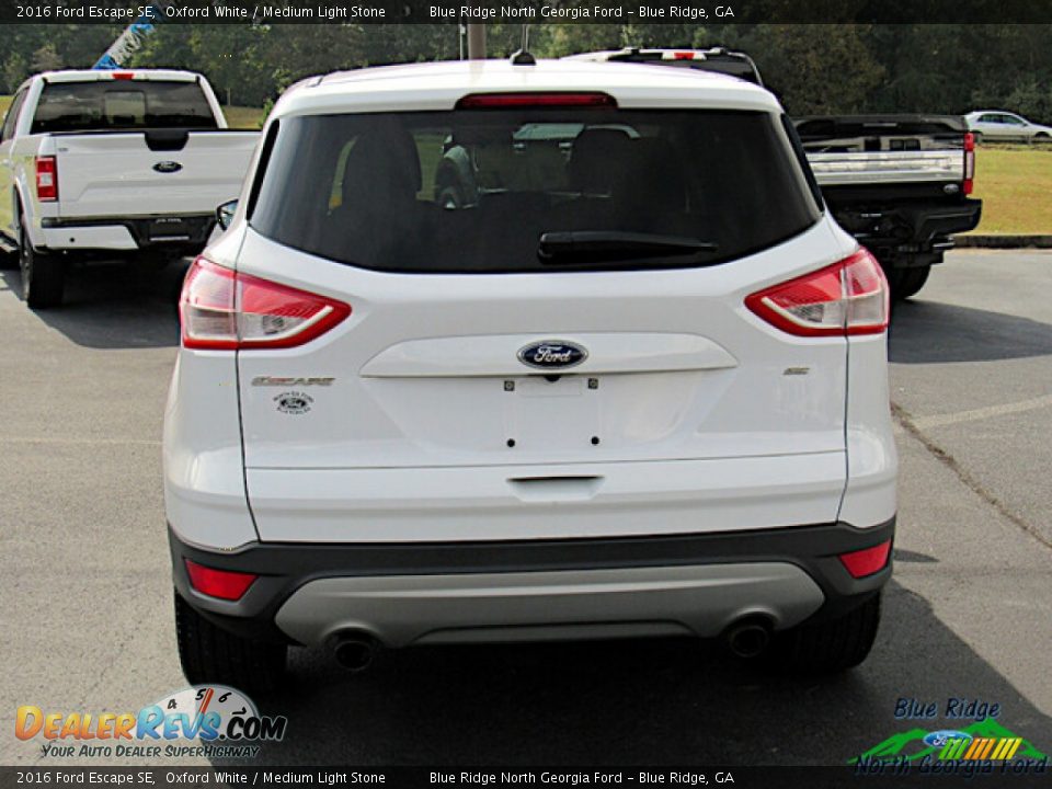 2016 Ford Escape SE Oxford White / Medium Light Stone Photo #4