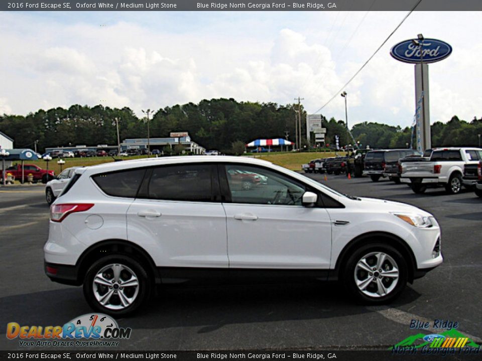 2016 Ford Escape SE Oxford White / Medium Light Stone Photo #6