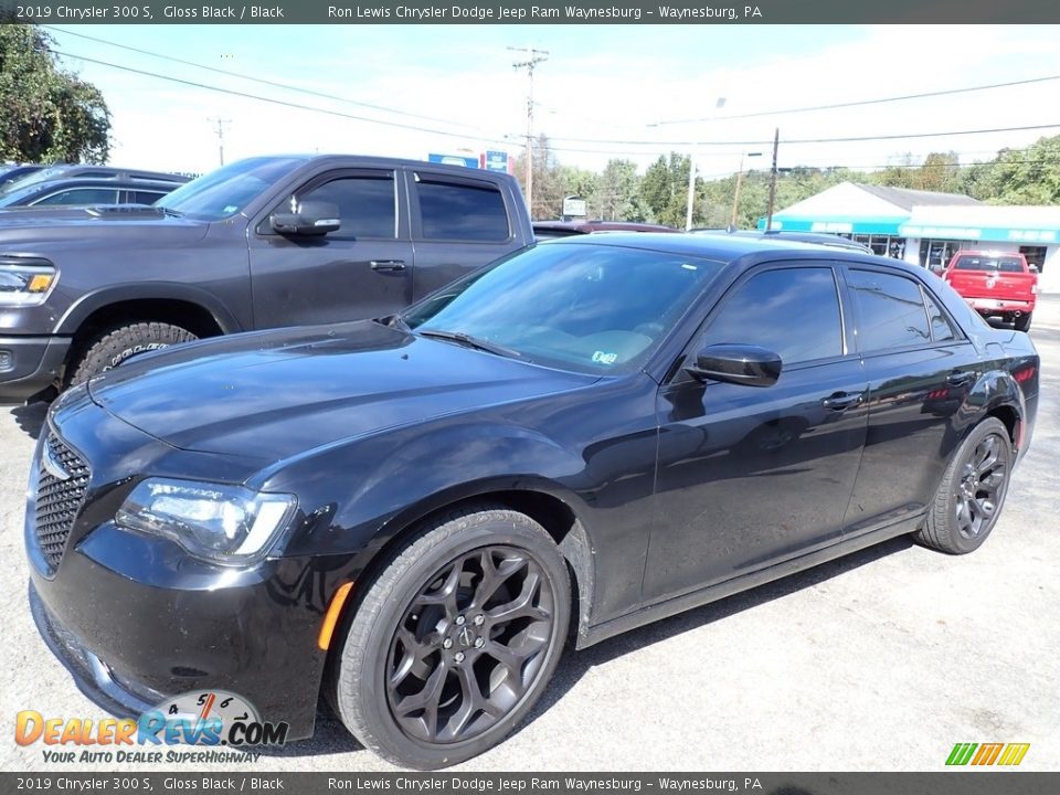 2019 Chrysler 300 S Gloss Black / Black Photo #1