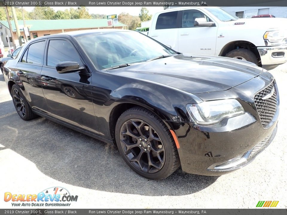 2019 Chrysler 300 S Gloss Black / Black Photo #4