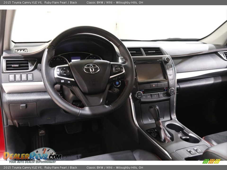 Dashboard of 2015 Toyota Camry XLE V6 Photo #6