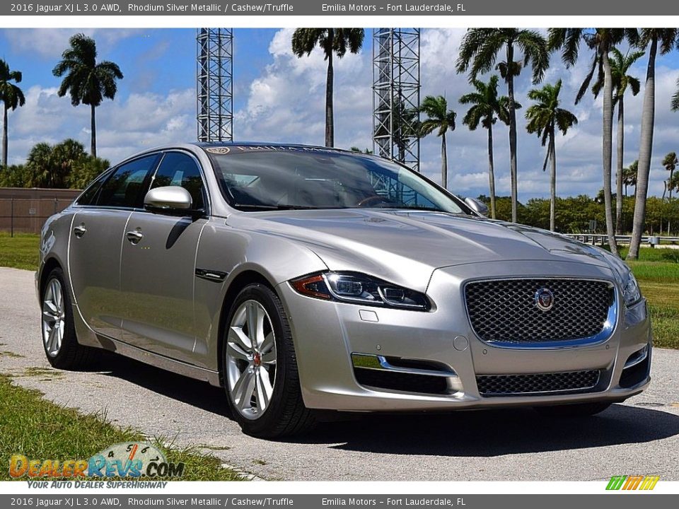 Front 3/4 View of 2016 Jaguar XJ L 3.0 AWD Photo #1