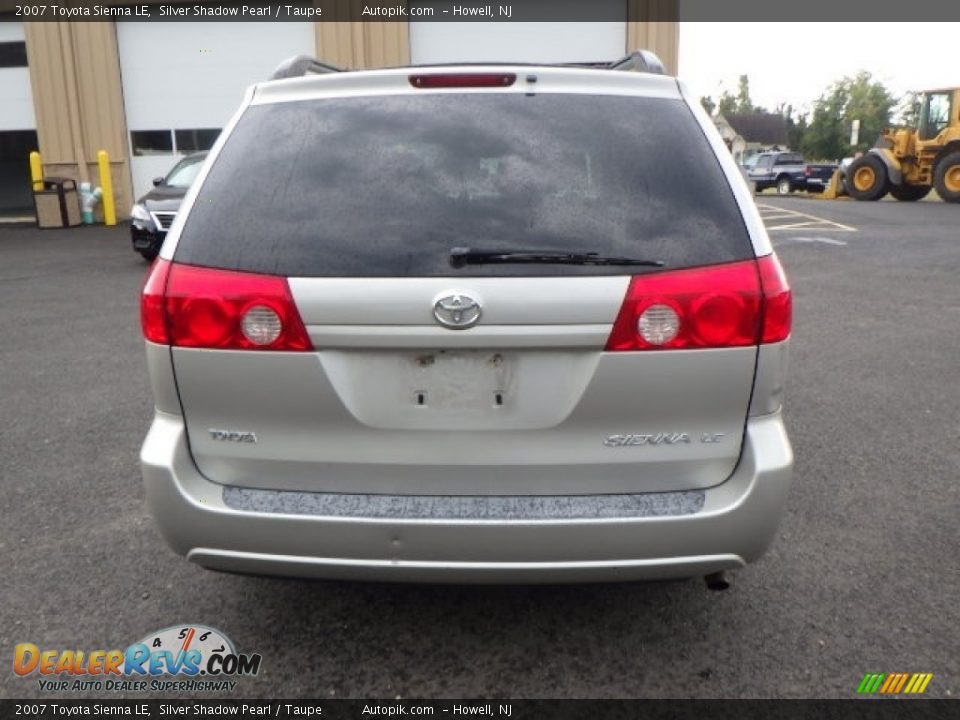 2007 Toyota Sienna LE Silver Shadow Pearl / Taupe Photo #5