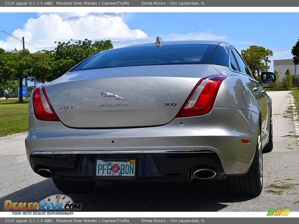 2016 Jaguar XJ L 3.0 AWD Rhodium Silver Metallic / Cashew/Truffle Photo #4