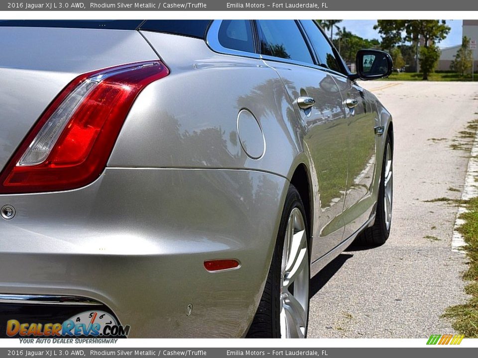 2016 Jaguar XJ L 3.0 AWD Rhodium Silver Metallic / Cashew/Truffle Photo #5