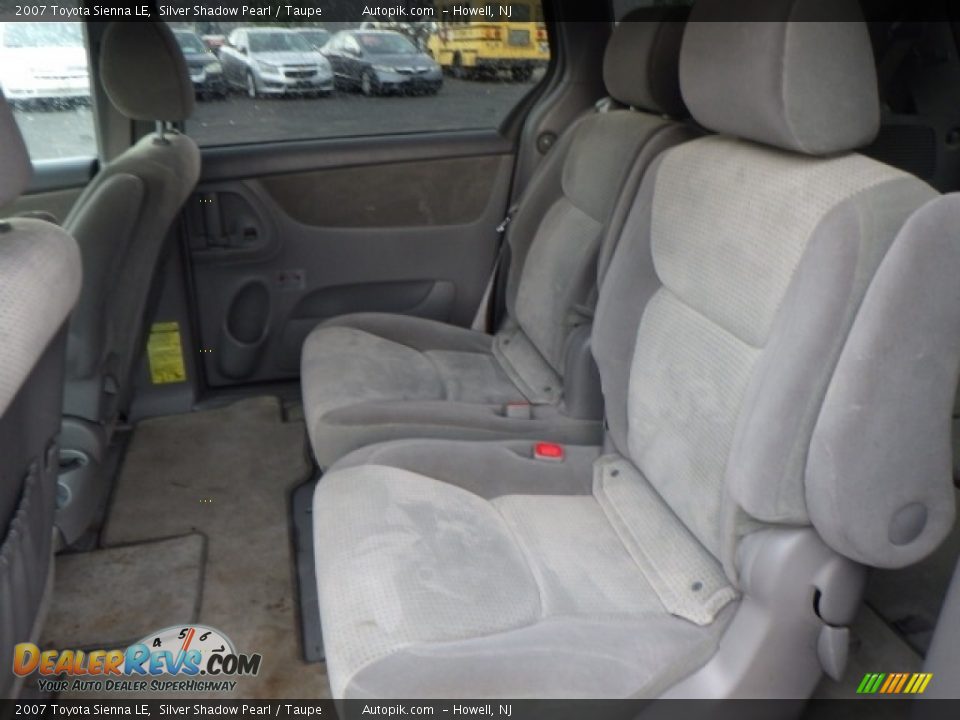 2007 Toyota Sienna LE Silver Shadow Pearl / Taupe Photo #9
