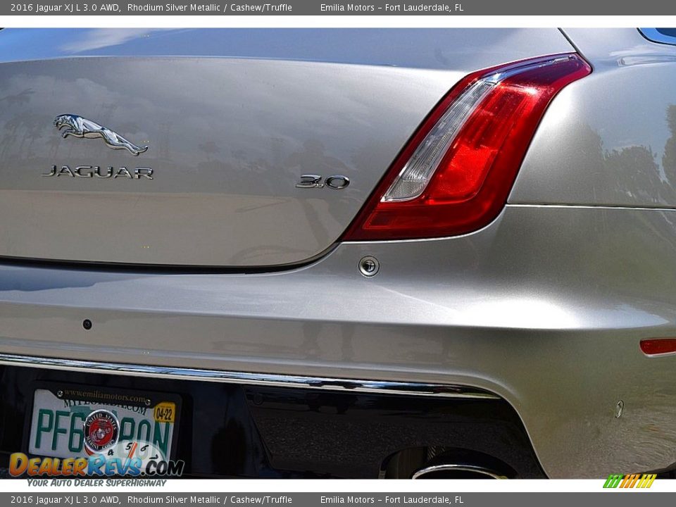 2016 Jaguar XJ L 3.0 AWD Rhodium Silver Metallic / Cashew/Truffle Photo #6