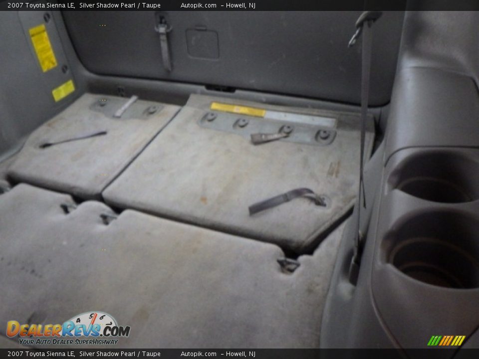2007 Toyota Sienna LE Silver Shadow Pearl / Taupe Photo #10