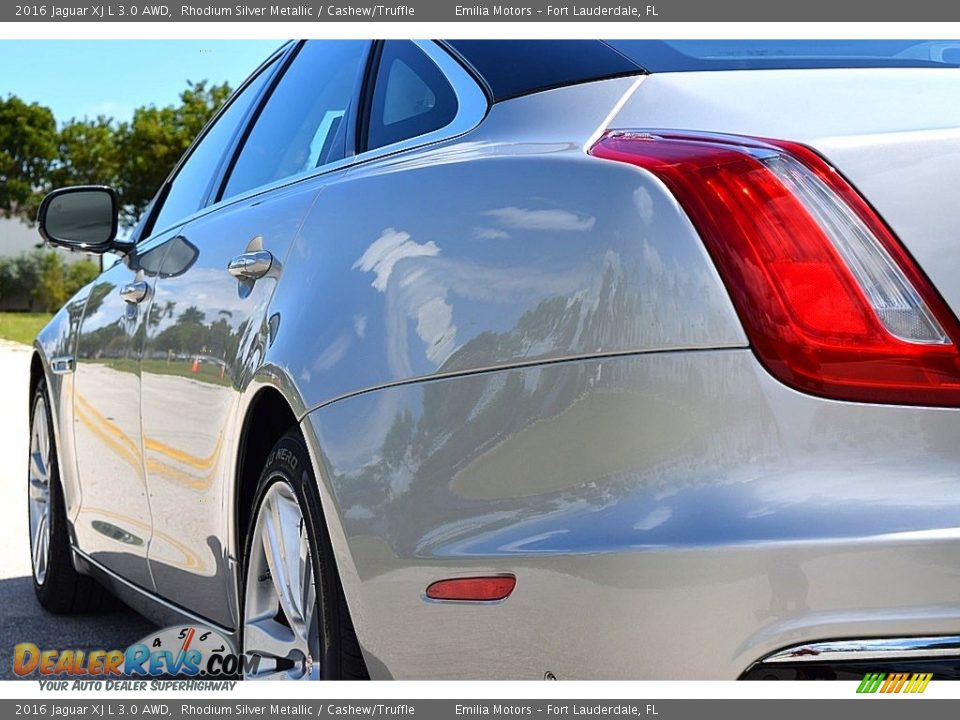 2016 Jaguar XJ L 3.0 AWD Rhodium Silver Metallic / Cashew/Truffle Photo #8