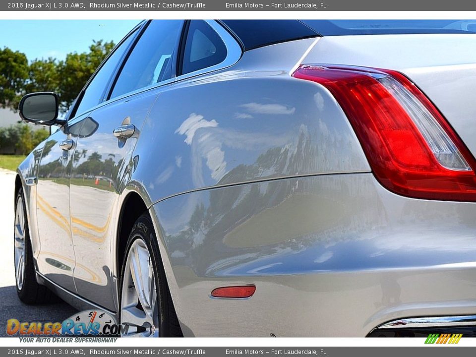 2016 Jaguar XJ L 3.0 AWD Rhodium Silver Metallic / Cashew/Truffle Photo #8