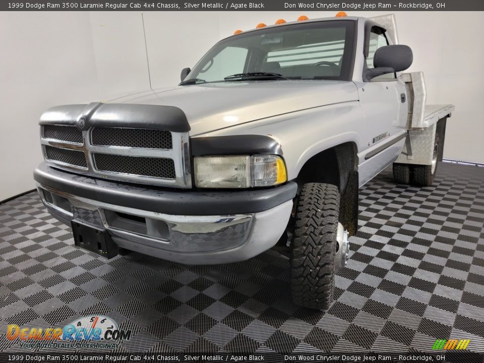 Front 3/4 View of 1999 Dodge Ram 3500 Laramie Regular Cab 4x4 Chassis Photo #4