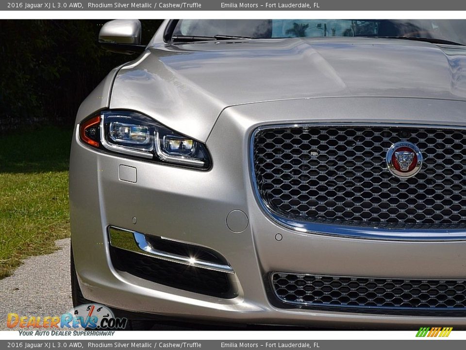 2016 Jaguar XJ L 3.0 AWD Rhodium Silver Metallic / Cashew/Truffle Photo #13