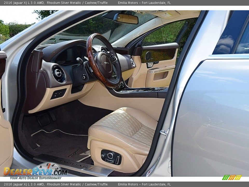 Front Seat of 2016 Jaguar XJ L 3.0 AWD Photo #19