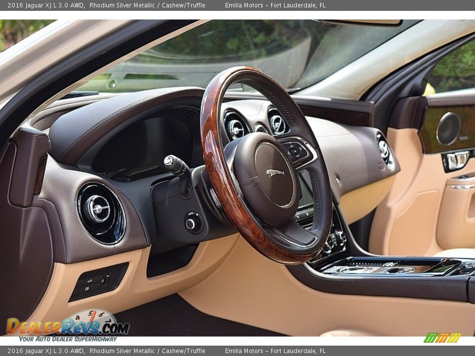 Dashboard of 2016 Jaguar XJ L 3.0 AWD Photo #20