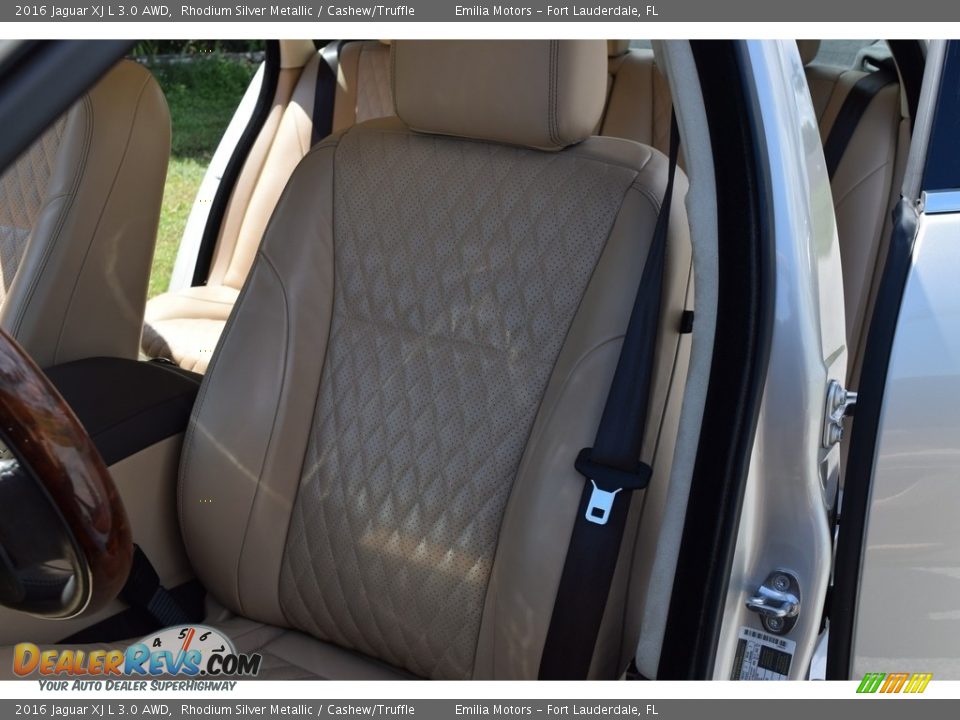 Front Seat of 2016 Jaguar XJ L 3.0 AWD Photo #36