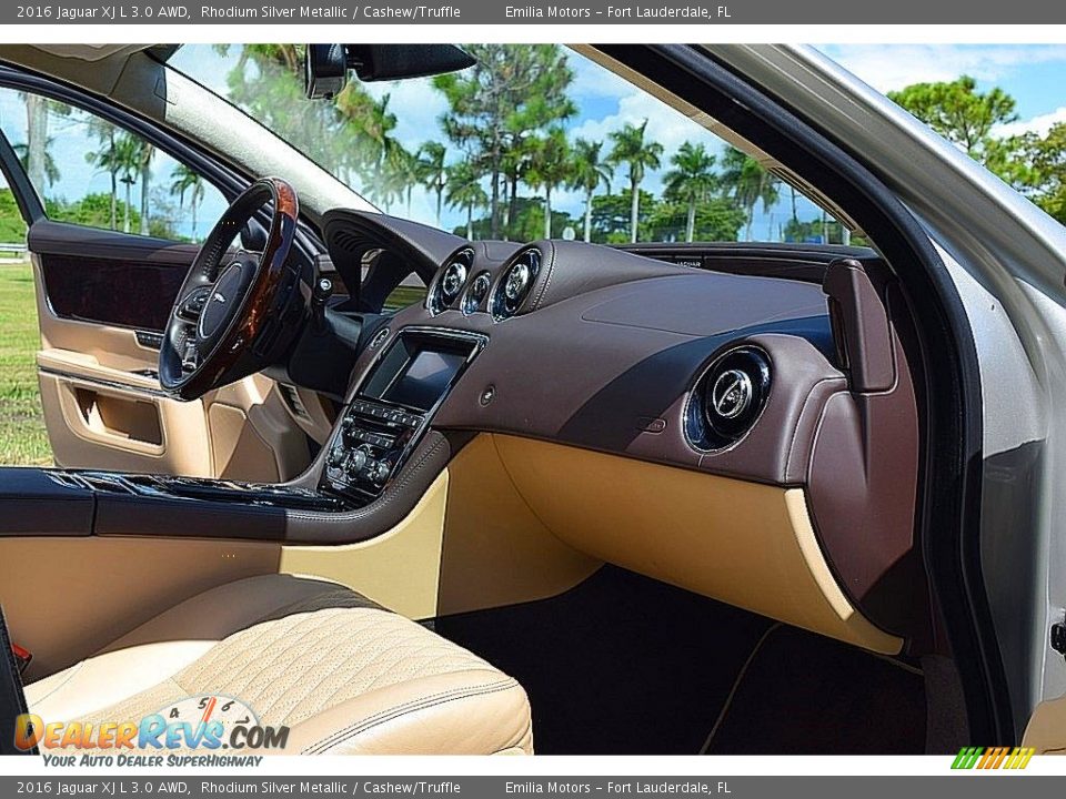 Dashboard of 2016 Jaguar XJ L 3.0 AWD Photo #44