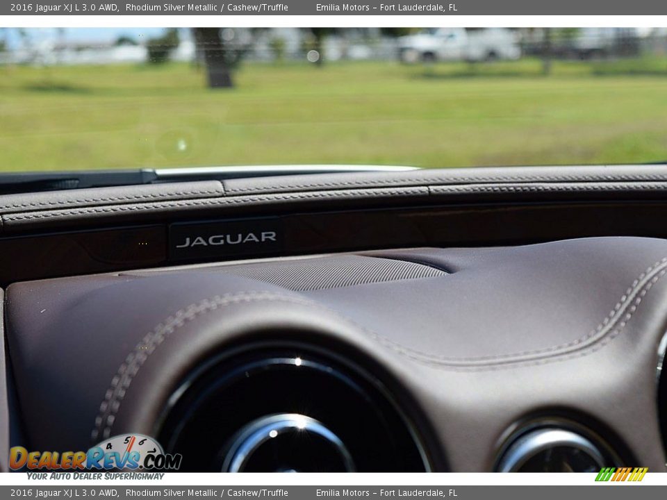 Dashboard of 2016 Jaguar XJ L 3.0 AWD Photo #70