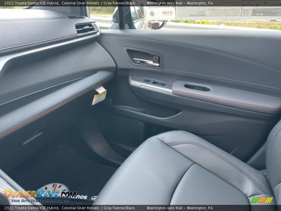 2022 Toyota Sienna XSE Hybrid Celestial Silver Metallic / Gray Flannel/Black Photo #16